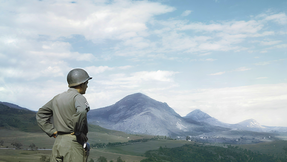 Soldado estadounidense tras la Línea Gótica en los Apeninos toscano durante la Segunda Guerra Mundial, imagen histórica del frente italiano