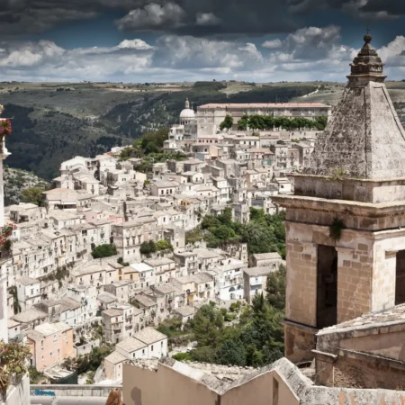 "Ragusa (Sicilia, Italia), ciudad histórica de arquitectura barroca y Patrimonio de la Humanidad por la UNESCO."