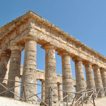 "Valle de los Templos de Agrigento, Sicilia (Italia), conjunto arqueológico griego y Patrimonio de la Humanidad por la UNESCO."