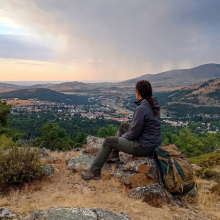 Vistas desde el Collado de la Gasca en la Sierra de Guadarrama, un paisaje histórico ligado a la Guerra Civil Española y a los viajes de historia, el turismo cultural y las experiencias en destinos de patrimonio y memoria.
